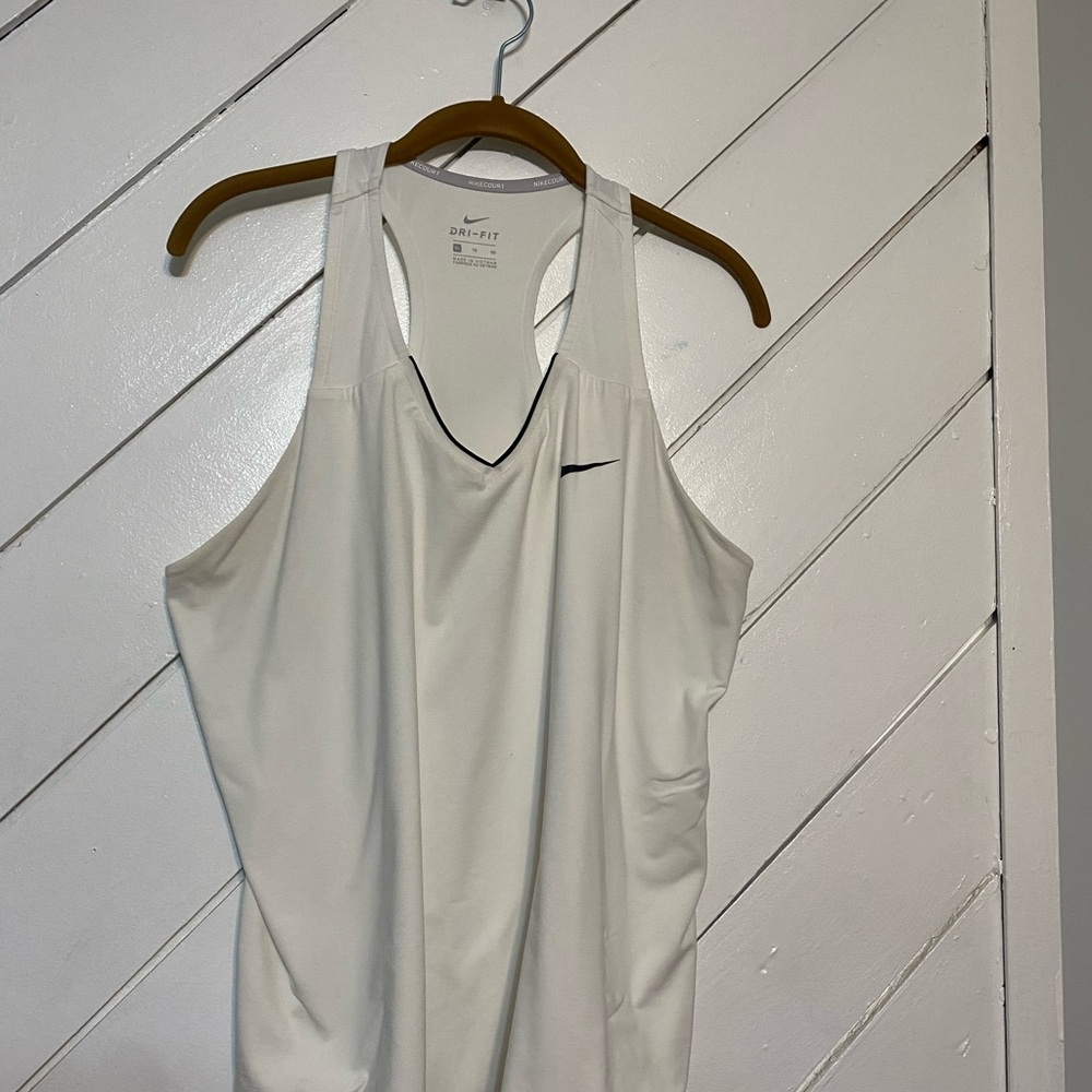 Nike Women's White Nikecourt